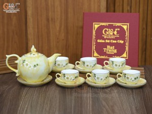 Bộ ấm chén dáng chóp lửa men đá màu vàng họa tiết hoa Đào xanh, 500ml