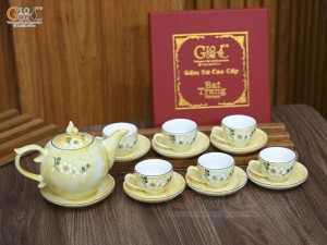 Bộ ấm chén dáng chóp lửa men đá màu vàng họa tiết hoa Đào xanh, 500ml