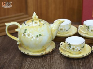 Bộ ấm chén dáng chóp lửa men đá màu vàng họa tiết hoa Đào xanh, 500ml