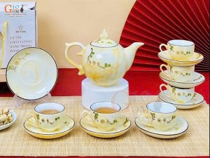 Bộ ấm chén dáng chóp lửa men đá màu vàng họa tiết hoa Đào xanh, 500ml