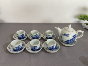 Bộ ấm chén dáng chóp lửa men lam cổ cảnh Lã Vọng câu, kẻ chỉ vàng kim 350ml