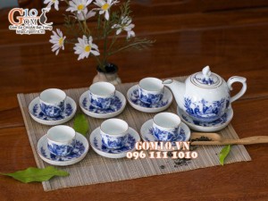 Bộ ấm chén dáng chóp lửa men lam cổ vẽ trúc lâm thất hiền, kẻ chỉ vàng kim 350ml