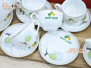Bộ ấm chén dáng chóp lửa men trắng họa tiết Bồ Công Anh kẻ chỉ vàng, in logo quà tặng