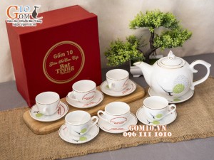 Bộ ấm chén dáng chóp lửa men trắng họa tiết Bồ Công Anh kẻ chỉ vàng, in logo quà tặng 20/11