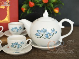 Bộ ấm chén dáng chóp lửa men trắng họa tiết Sen xanh, in logo quà tặng