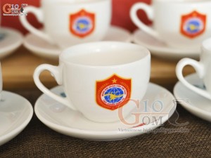 Bộ ấm chén dáng chóp lửa men trắng họa tiết Sen xanh, in logo quà tặng