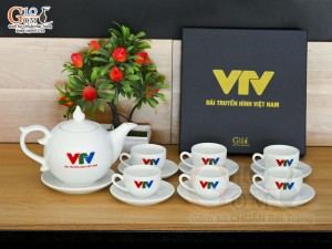 Bộ ấm chén dáng chóp lửa men trắng in logo VTV 500ml 