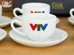 Bộ ấm chén dáng chóp lửa men trắng in logo VTV 500ml 