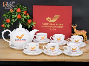 Bộ ấm chén dáng chóp lửa men trắng kẻ chỉ vàng kim - in logo