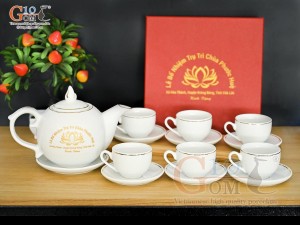 Bộ ấm chén dáng chóp lửa men trắng kẻ chỉ vàng kim - in logo