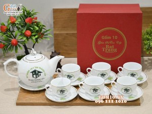 Bộ ấm chén dáng chóp lửa men trắng kẻ chỉ vàng kim - in logo