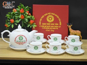 Bộ ấm chén dáng chóp lửa men trắng kẻ chỉ vàng kim - in logo