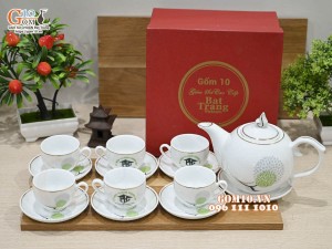 Bộ ấm chén dáng chóp lửa men trắng vẽ Bồ Công Anh chỉ vàng kim, in logo Phan Hoàng Gia