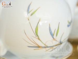 Bộ ấm chén dáng chóp lửa men trắng vẽ chuồn trúc, 500ml