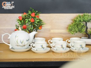 Bộ ấm chén dáng chóp lửa men trắng vẽ chuồn trúc, 500ml