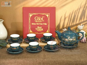 Bộ ấm chén dáng chóp lửa men xanh lục cảnh làng quê kẻ chỉ vàng kim, 500ml