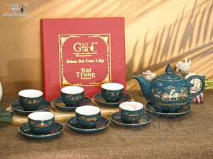 Bộ ấm chén dáng chóp lửa men xanh lục cảnh làng quê kẻ chỉ vàng kim, 500ml