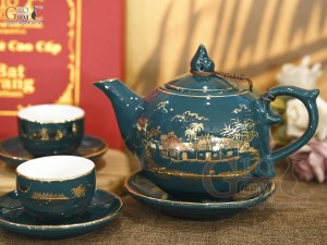 Bộ ấm chén dáng chóp lửa men xanh lục cảnh làng quê kẻ chỉ vàng kim, 500ml