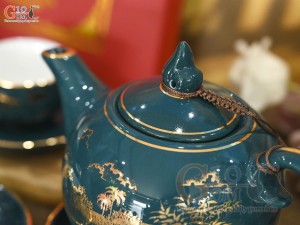 Bộ ấm chén dáng chóp lửa men xanh lục cảnh làng quê kẻ chỉ vàng kim, 500ml