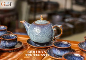 Bộ ấm chén dáng chóp lửa men xanh sóng biển