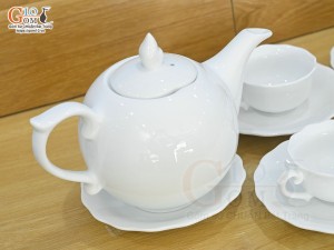 Bộ ấm chén mẫu đơn men trắng, 650ml