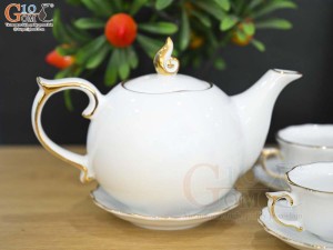 Bộ ấm chén mẫu đơn men trắng kẻ chỉ vàng kim 650ml