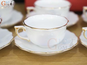 Bộ ấm chén mẫu đơn men trắng kẻ chỉ vàng kim 650ml