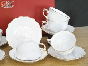 Bộ ấm chén mẫu đơn men trắng kẻ chỉ vàng kim 650ml