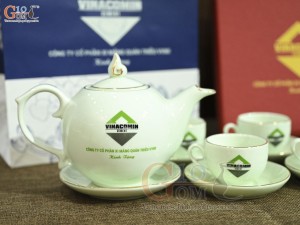 Bộ ấm chén dáng chóp men ngọc kẻ chỉ vàng kim in logo, 600ml