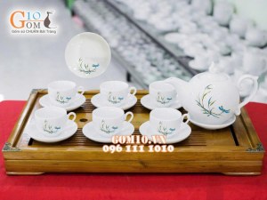 Bộ ấm chén dáng chóp men trắng họa tiết chuồn chuồn tre, dung tích 500ml