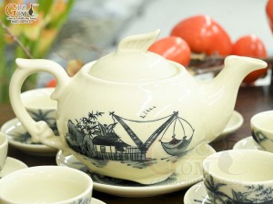 Bộ ấm chén dáng công men cổ cảnh Làng Quê, 350ml