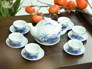 Bộ ấm chén dáng công men lam cổ cảnh Làng Quê, 350ml