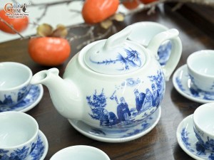 Bộ ấm chén dáng công men lam cổ cảnh Trúc Lâm Thất Hiền, 350ml