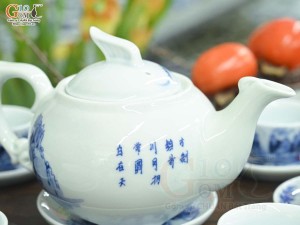 Bộ ấm chén dáng công men lam cổ cảnh Trúc Lâm Thất Hiền, 350ml