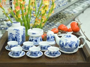Bộ ấm chén dáng công men lam cổ cảnh Trúc Lâm Thất Hiền đầy đủ phụ kiện, 350ml