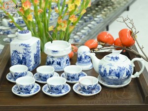 Bộ ấm chén dáng công men lam cổ cảnh Trúc Lâm Thất Hiền đầy đủ phụ kiện, 350ml