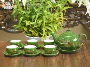 Bộ ấm chén dáng công men màu cảnh Làng Quê vẽ vàng 24k nền xanh lá, 300ml