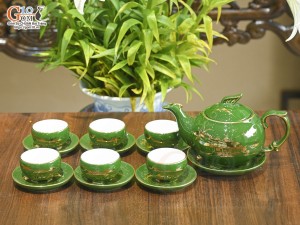 Bộ ấm chén dáng công men màu cảnh Làng Quê vẽ vàng 24k nền xanh lá, 300ml