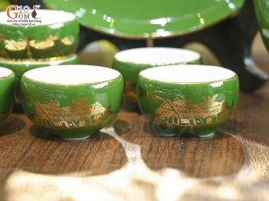 Bộ ấm chén dáng công men màu cảnh Làng Quê vẽ vàng 24k nền xanh lá, khay tròn, 300ml