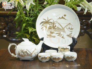 Bộ ấm chén dáng công men trắng cảnh Làng Quê vẽ vàng 24k, khay tròn, 300ml