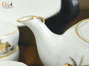 Bộ ấm chén dáng công men trắng cảnh Làng Quê vẽ vàng 24k, khay tròn, 300ml