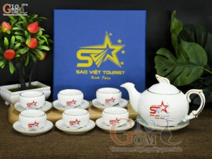 Bộ ấm chén dáng công men trắng cảnh Thuận Buồm Xuôi Gió vẽ vàng 24k, in logo