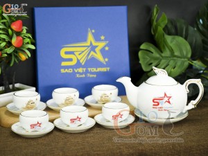Bộ ấm chén dáng công men trắng cảnh Thuận Buồm Xuôi Gió vẽ vàng 24k, in logo