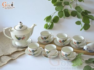 Bộ ấm chén dáng đèn thần men kem vẽ Chuồn Sen, 600ml