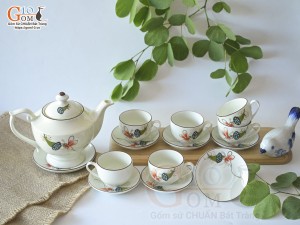 Bộ ấm chén dáng đèn thần men kem vẽ Chuồn Sen, 600ml