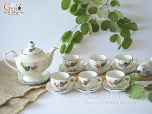 Bộ ấm chén dáng đèn thần men kem vẽ Chuồn Sen, 600ml