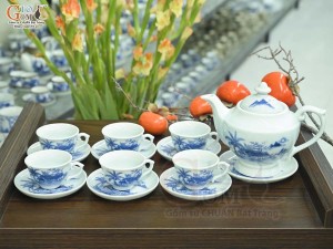 Bộ ấm chén dáng đèn thần men lam cổ cảnh Làng Quê, 600ml