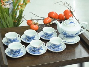 Bộ ấm chén dáng đèn thần men lam cổ cảnh Làng Quê, 600ml