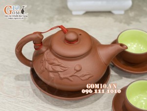 Bộ ấm chén dáng dẹt gốm tử sa, khắc Đào đỏ 330ml