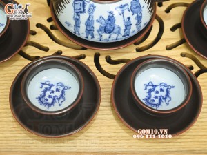 Bộ ấm chén dáng dẹt men nâu chỉ đỏ cảnh Vinh Quy Bái Tổ, 350ml